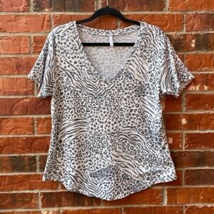 Z Supply womens large leopard animal print vneck short sleeve top